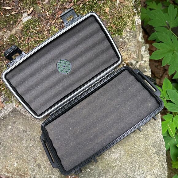 Black Portable Herf-a-dor Humidor Cigar Case and Accessories - Picture 5 of 14